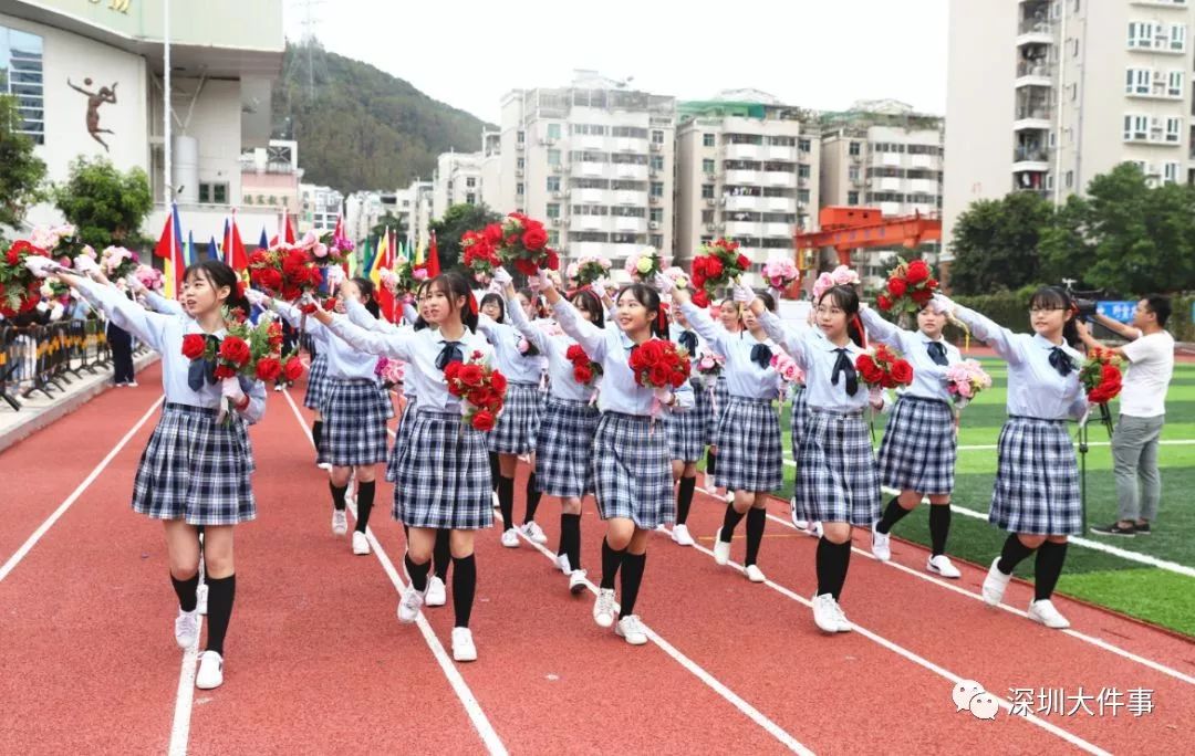 英国皇家音乐学院破格录取、登上福布斯排行榜……深圳娃究竟有多牛？
                
              