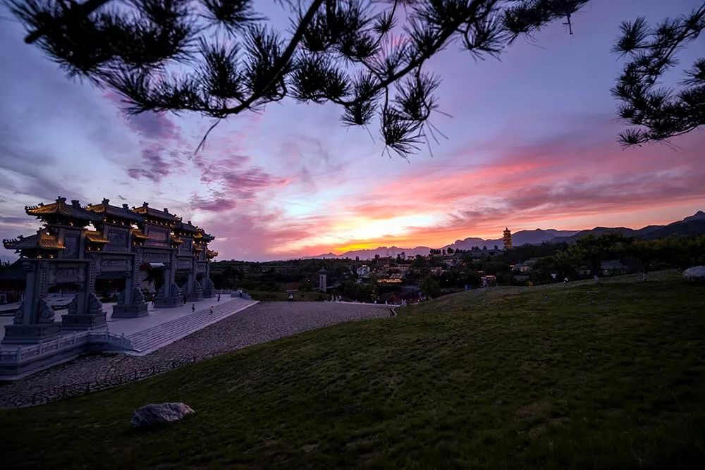 已经成为了人们的"避暑山庄"夜晚的王屋老街清凉一夏 享受凉爽