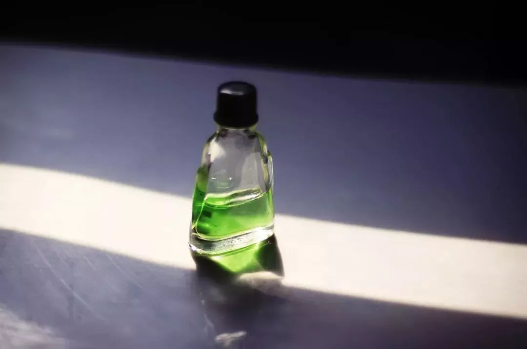                     别再给的宝宝用「风油精」了！它对娃的伤害超乎你想象…