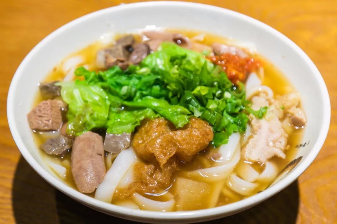 体育 正文 还有牛杂粉也是很不错的,料多味道好,温热的广美味道,让人