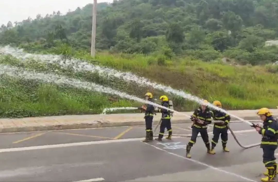 大练兵看湖南消防蜀黍练兵的样子超帅