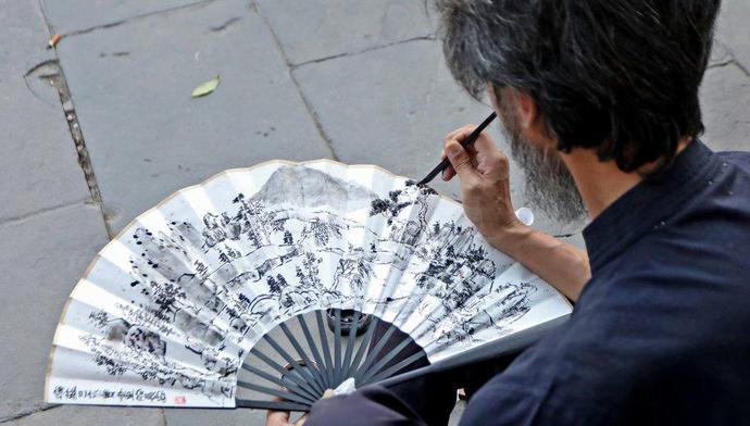 必须静下心来一丝不苟地画……