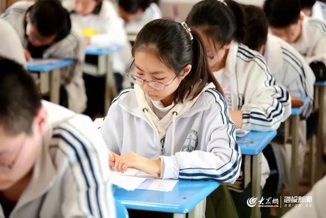 考试中的学子