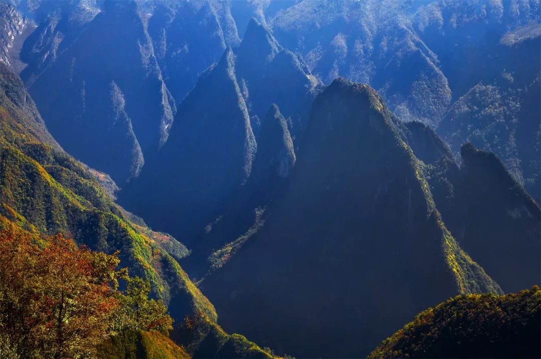 巫山当九路,连通巫山当阳大峡谷和湖北神农架,看最美