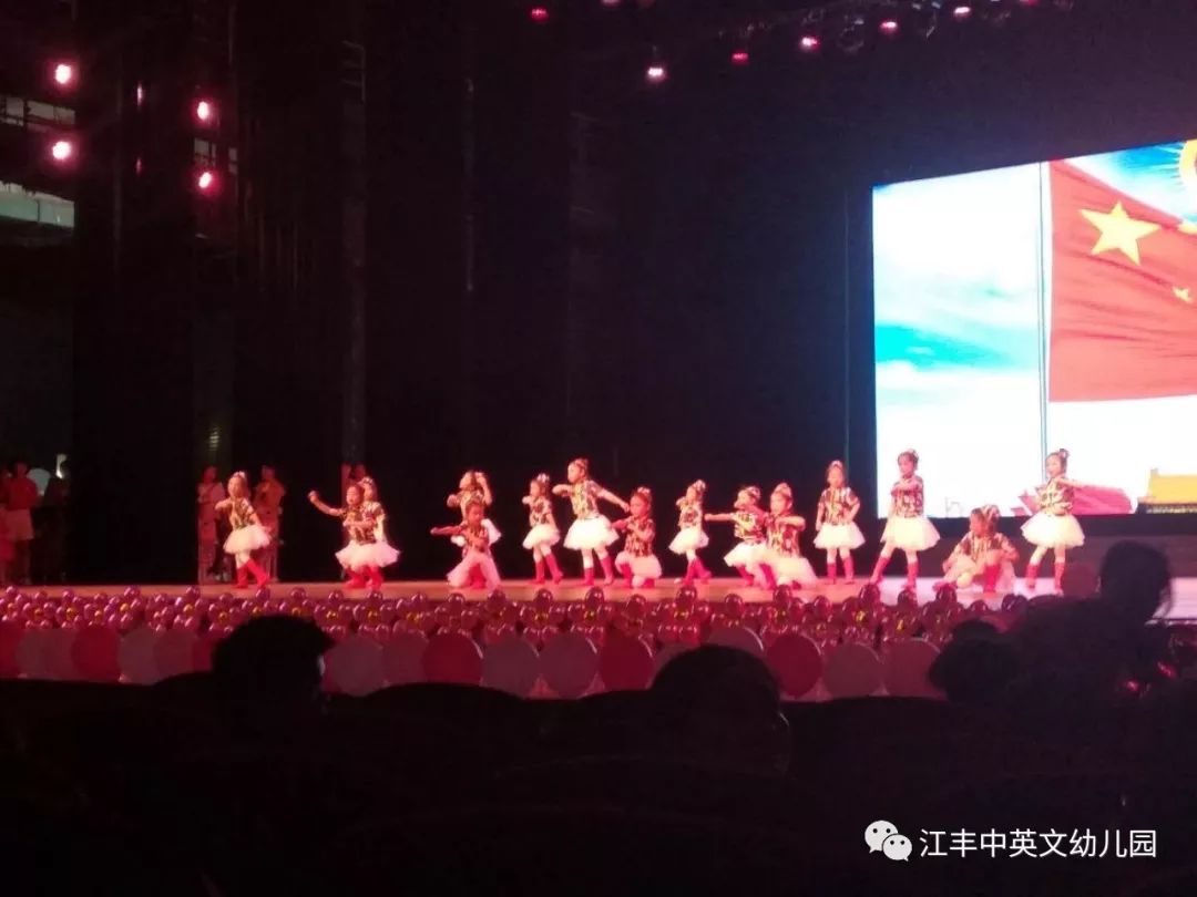 中班舞蹈《小小解放军》
