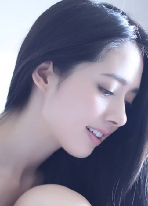 郭碧婷的颜值有多高?看到"路人镜头下"的她后