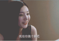 搞笑gif: 一巴掌拍死你 想上镜想疯了吧