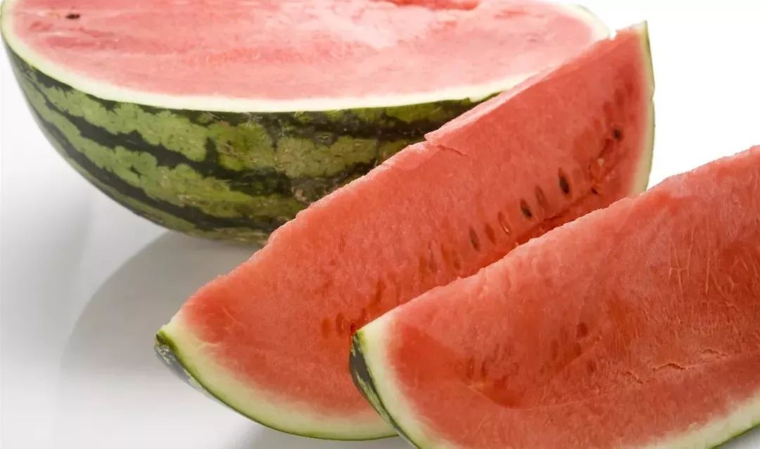 西瓜怎么挑熟的和生的 5ba01bf2cca24275bb12904783d9a07b.jpeg