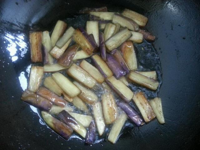 茄子怎么切炒着最好吃 5eb718367e084f29bfa58d0865ca8cb1.jpeg