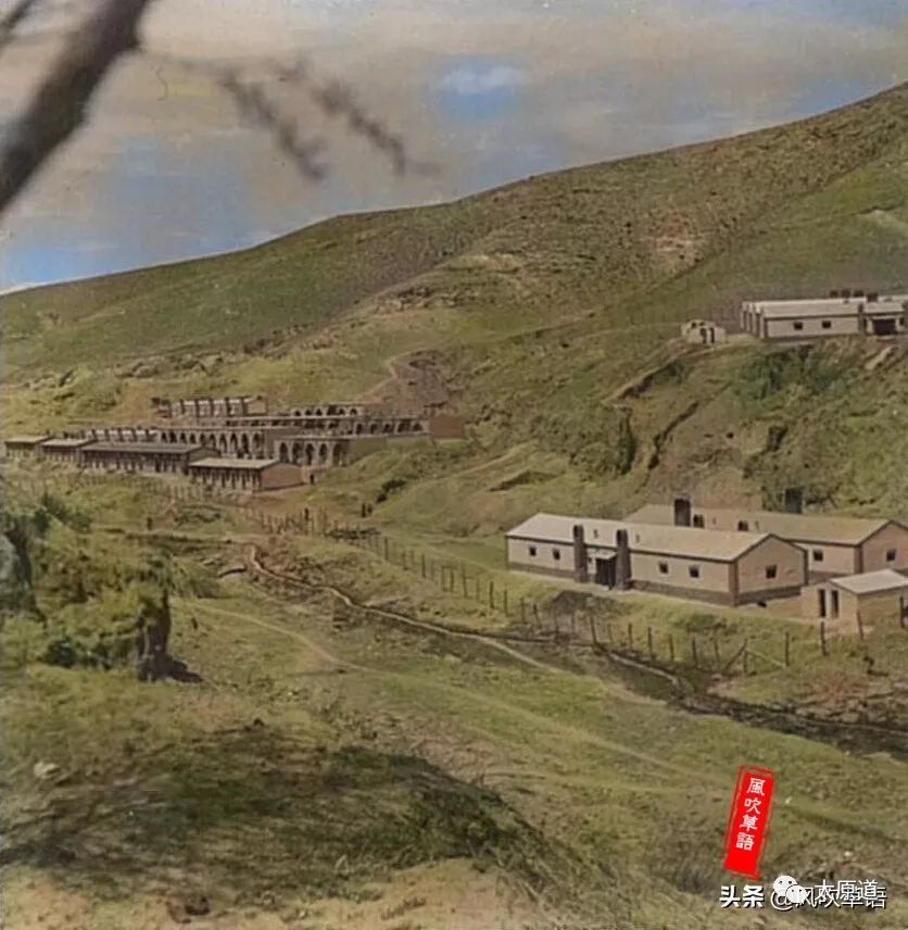 大同煤峪口煤矿大同煤矿大露头大同煤田煤峪口翻斗车作业中的少年