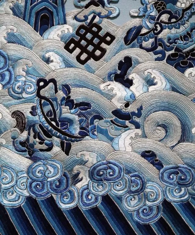 三蓝绣刺绣中的青花瓷