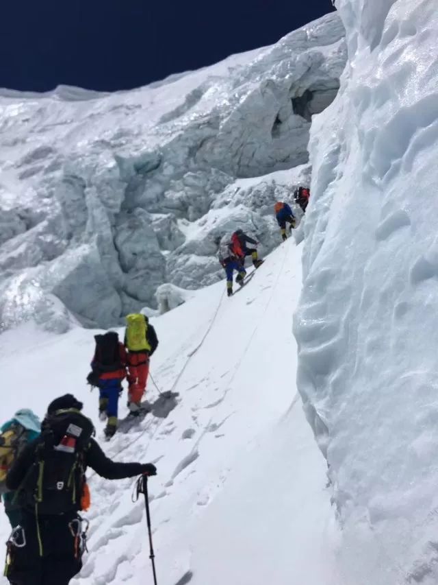 玉林第一人!57岁登上珠穆朗玛峰,站在梦想的巅峰