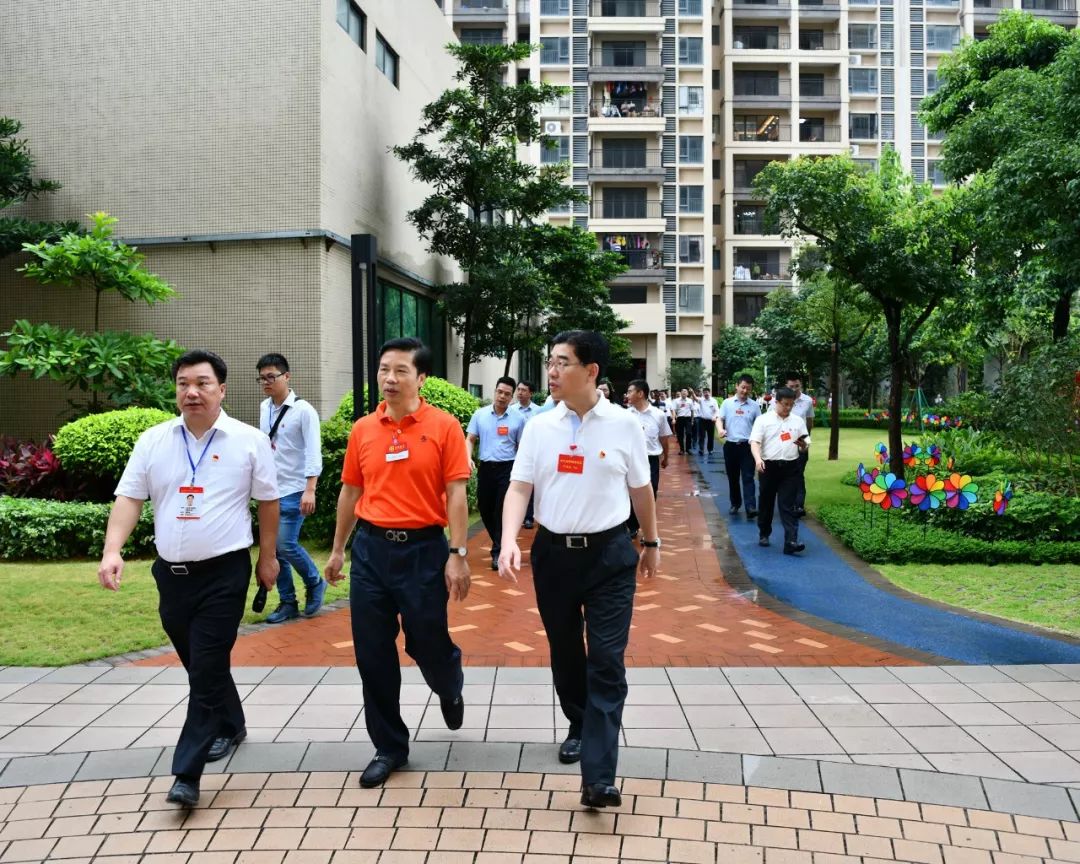 高埗镇委副书记,镇长邓炳华,镇委委员肖乃勇,祁志诚,副镇长钱贺怀