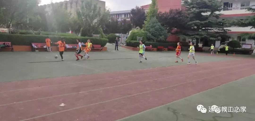 菁菁校园我向前 绿荫场上奋力搏——黄陵县桥山小学