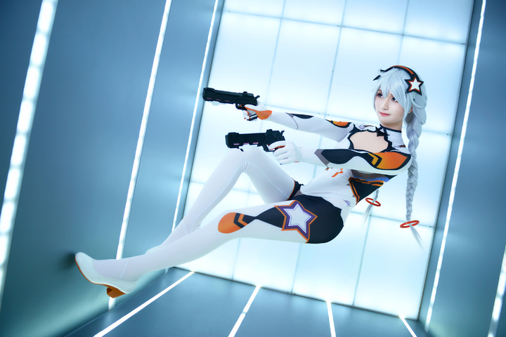 崩坏3琪亚娜白练cosplay这里可是我的主场哦