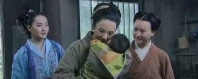兩女爭(zhēng)兒子都說(shuō)自己是親娘，包拯：你們當(dāng)著我面搶，當(dāng)即找出真娘