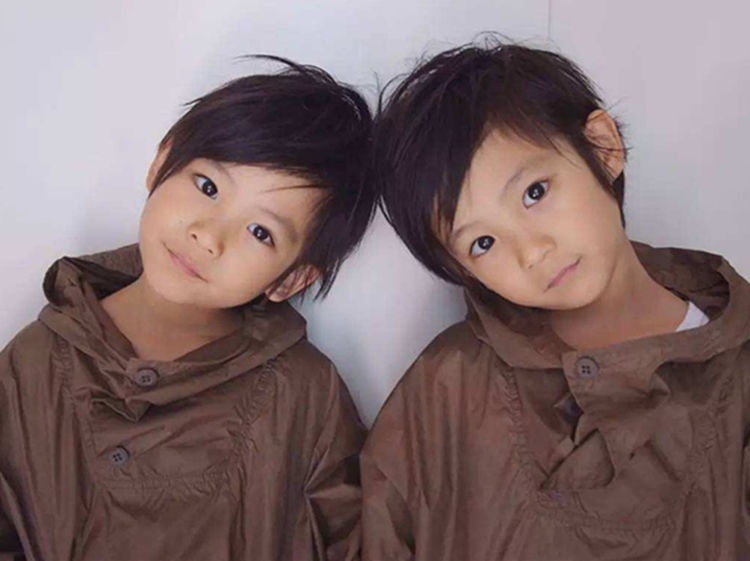                     原创            有种“整容”叫宝宝长大后，孩子五官有三种特点，颜值很难长歪