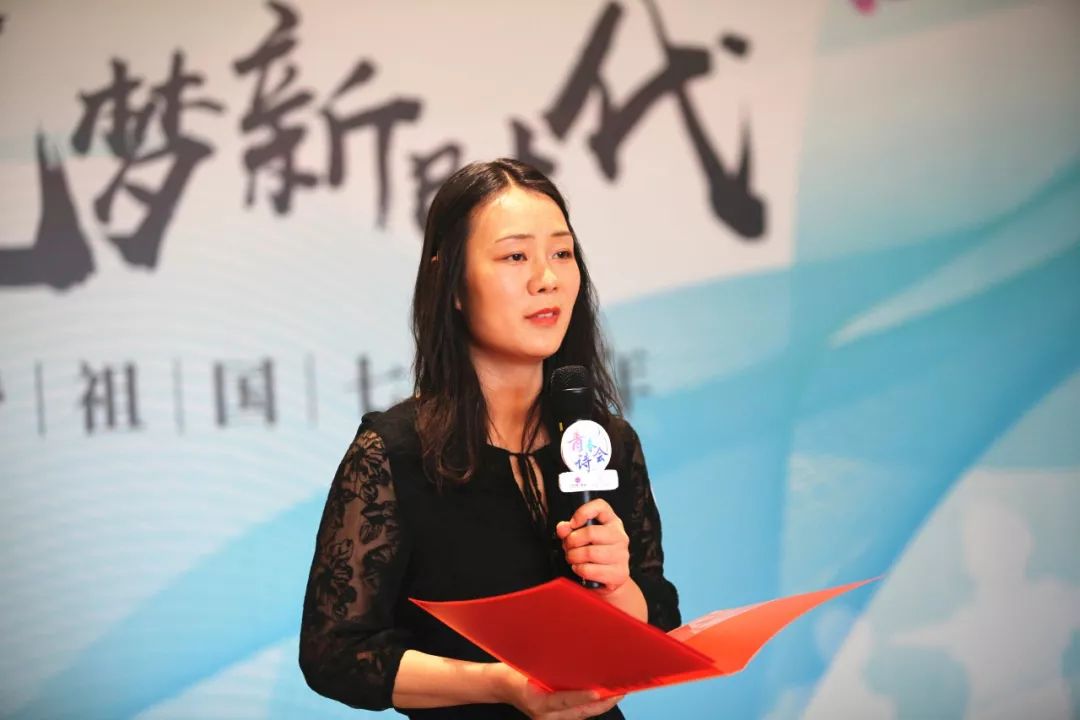 为军运献礼》▲城开公司戴钰、夏瑞诵读原创作品《致青春,筑梦新时代》