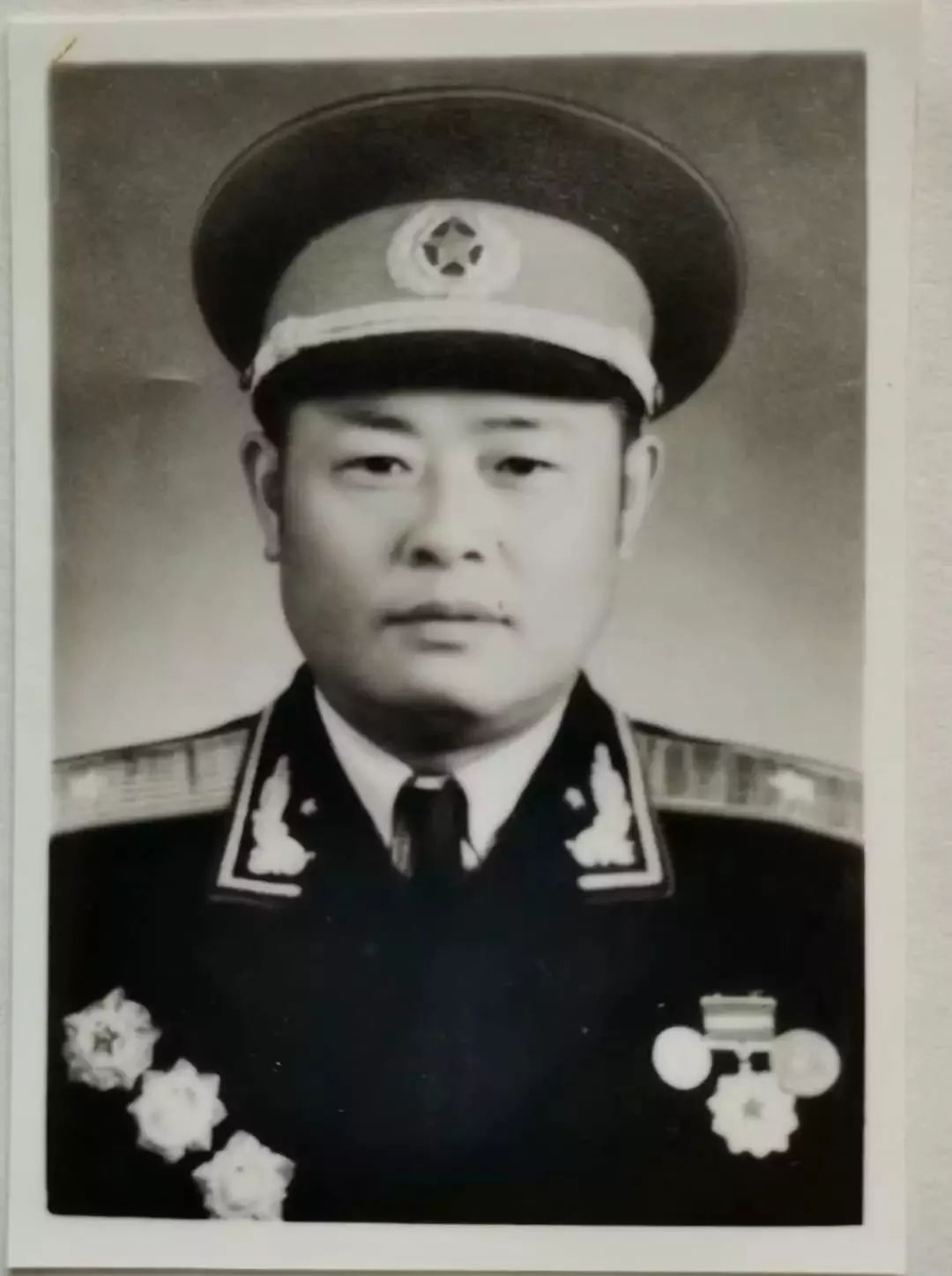 红船| 开国少将谢振华之女谢海巢:百万大裁军时,父亲曾主动让位图片