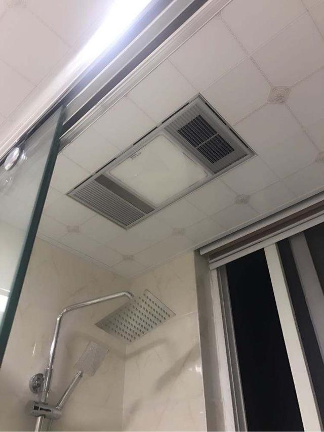 卫生间装修选浴霸,都流行装风暖浴霸了,实用还舒适