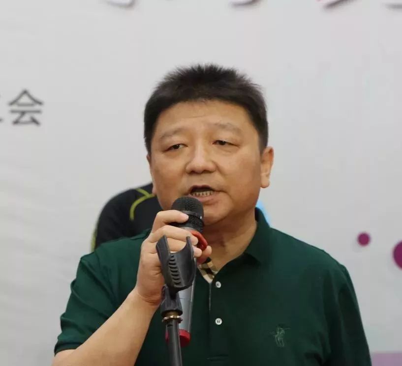 张朔致辞◆常熟市乒乓球协会主席宋建明宣布比赛正式开幕◆沙家浜镇