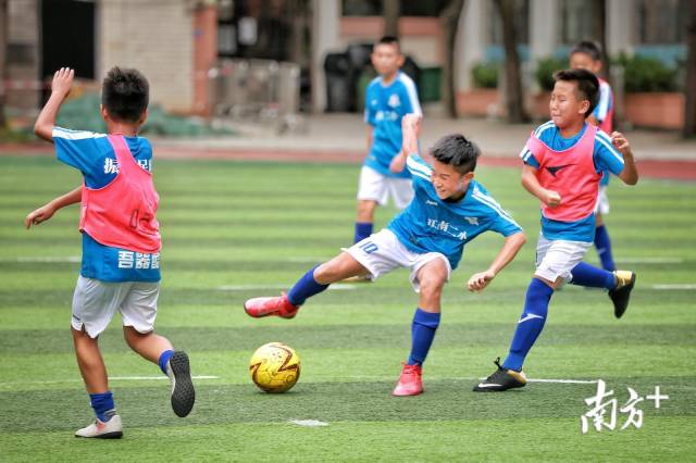 怎么样才能成为职业足球运动员 b5d9a3607aa346c7a476e056967b7067.jpeg