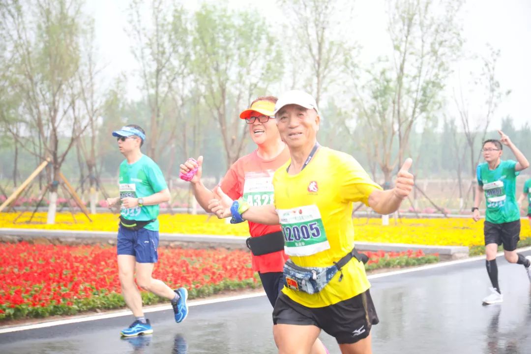 郑州市第八十五中学召开关爱留守儿童座谈会