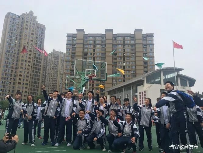 集云实验学校5月23日下午,走进龙翔高级中学,大课间活动正在热火朝天