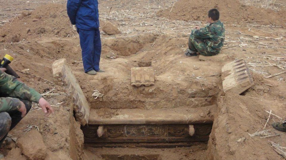 原创唐朝李静训墓中发现神秘小玉片,专家研究完道:它们是唐朝的纽扣