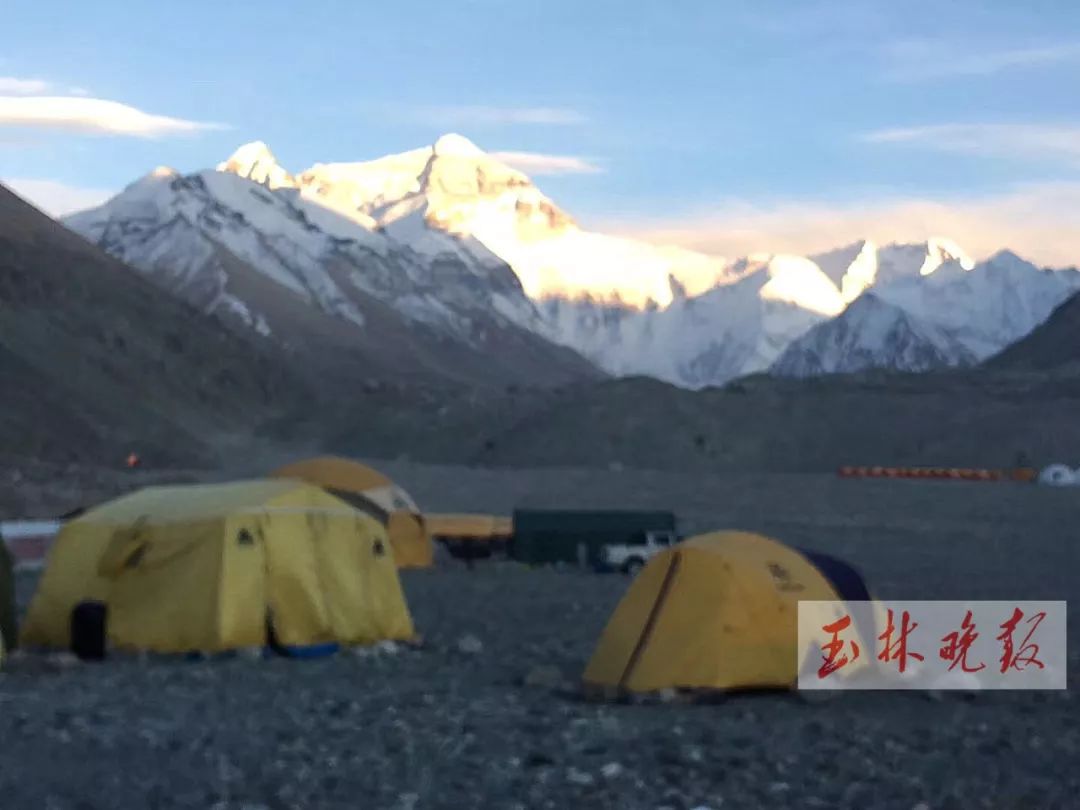 珠穆朗玛峰怎么爬上去要经过哪里 c83943f2625748cb9aca024a4e687efe.jpeg