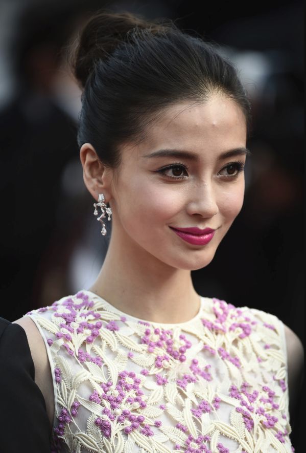 奚梦瑶订婚后首现身:超模脸被嘲像angelababy,你怎么变丑了?