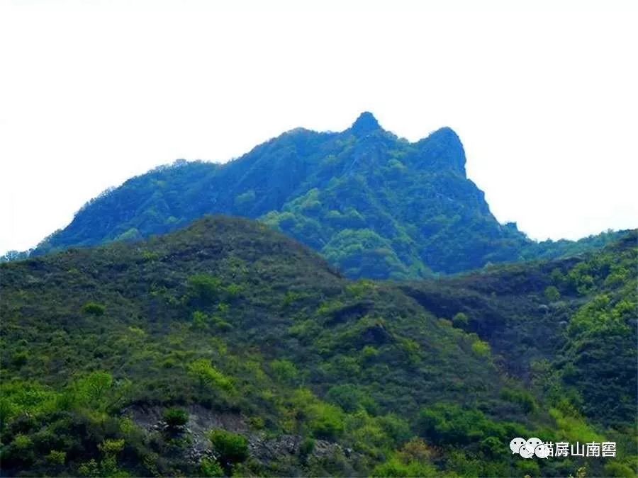 猫耳山自然风景区位于北京市房山区南窖乡境内,地处大房山西麓,海拔