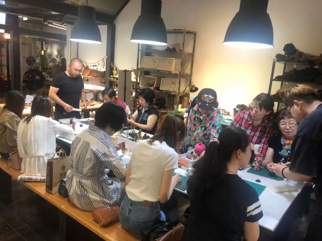 活动回顾丨好看又实用,仙女必备的diy手工皮具铃铛