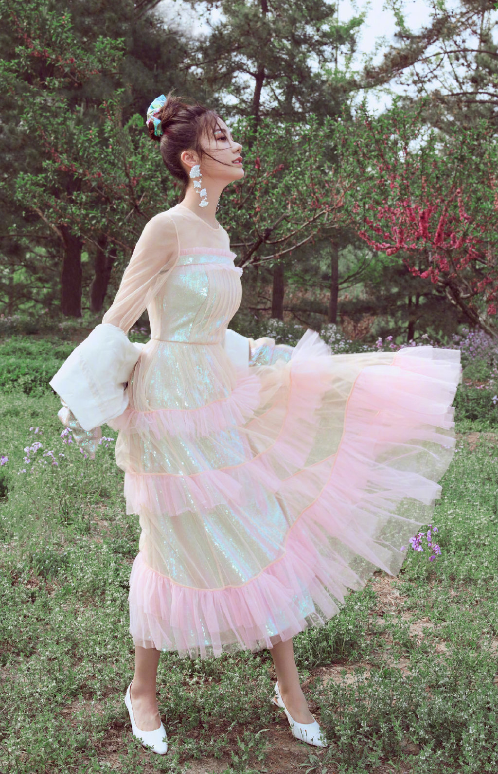 女歌手张紫宁清新甜美时尚写真