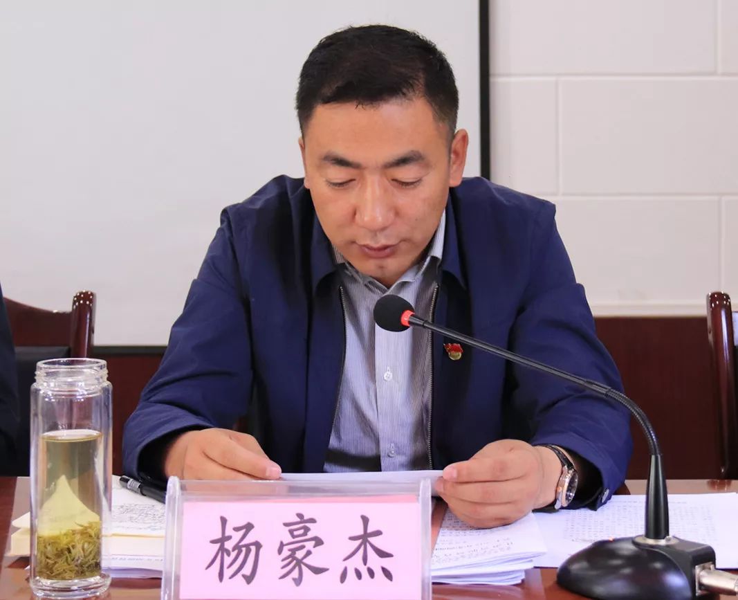 县政府副县长张忠良汇报道路 交通建设工作开展情况