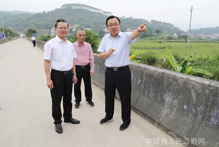 副市长温向芳一行在县委书记曾永祥的陪同下到韩山调研(胡金辉摄)据