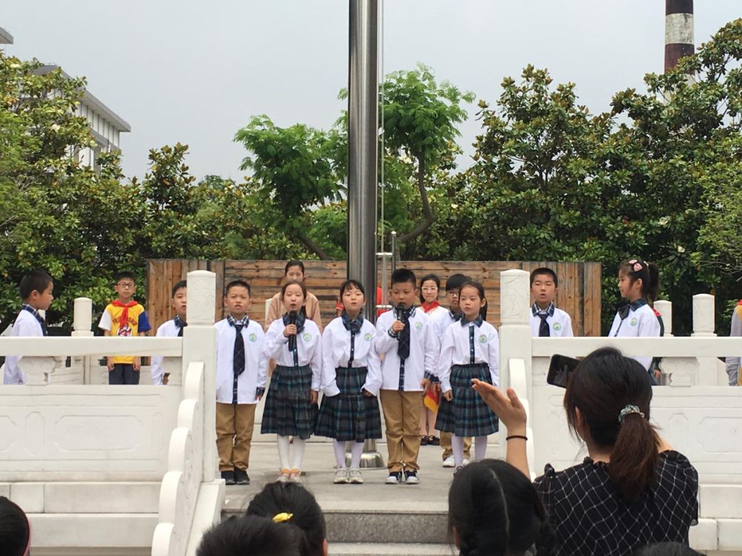 东桥小学教育集团东板桥校区举行"扫黑除恶 共享平安"主题升旗仪式