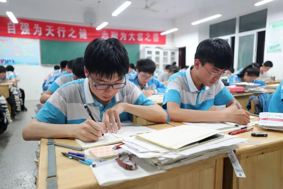 什么时候开始查高考移民的 f8bc116a00234e29807930dac3b73d85.jpeg