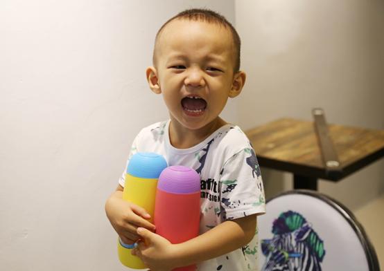                     6个月的娃发育迟缓，罪魁祸首是这6种“水”，夏季再热也不能喝！