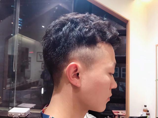 超短发锡纸烫,短发潮男首选.