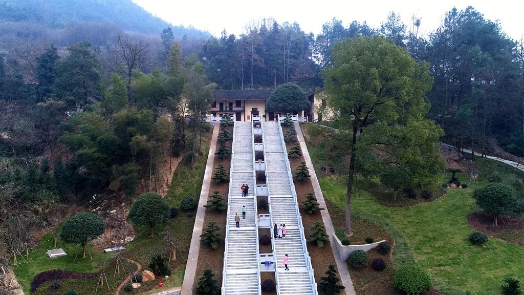 ����������һ����Ƭ����1700����ĳ�����һ����Ƭ��