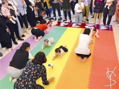 原来爬行好处这么多?泰州平均年龄最小一场的比赛“萌宝爬爬赛”