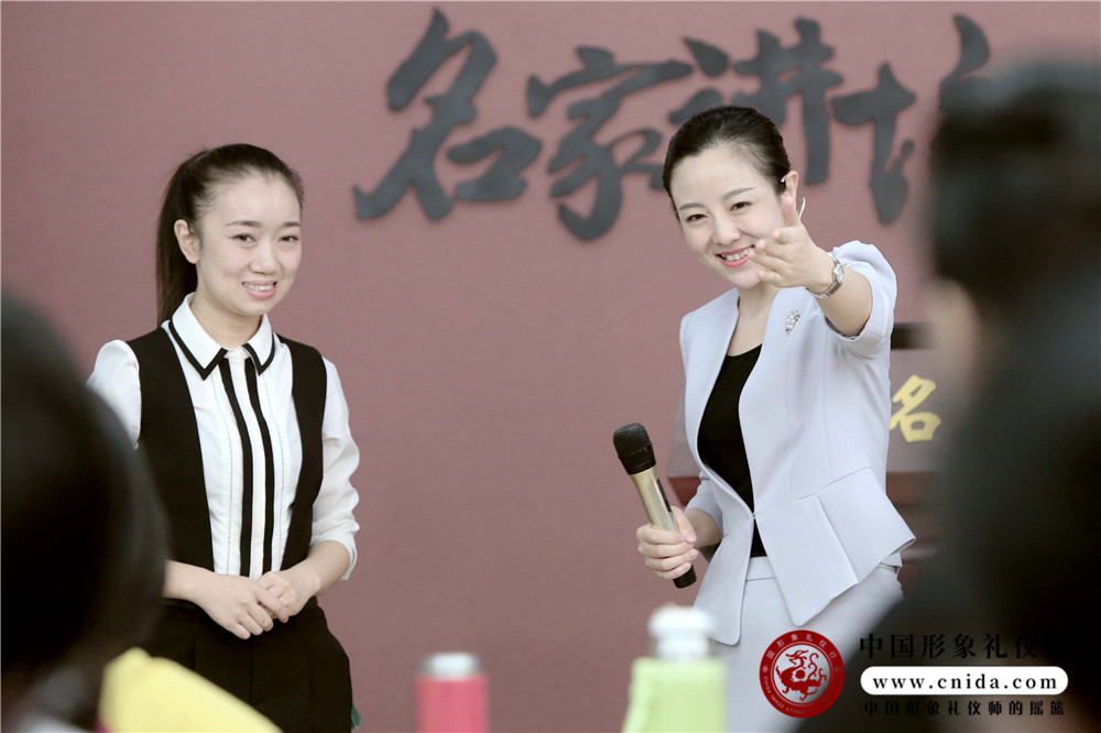 中国形象礼仪行业风尚圈简介，21000名形象礼仪师的家