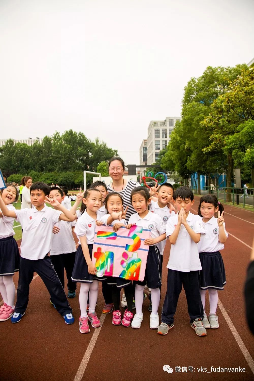 她的心,在孩子们眼里,找到了天空 小学部品牌教师邓海萍