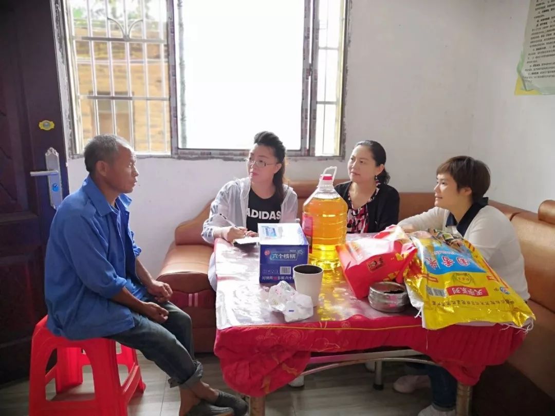 姐妹们我们来了城乡姐妹手拉手郴州市女企业家结对帮扶500户贫困妇女