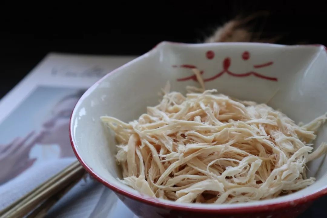 怎么生黄豆芽在家里夏天 19463f5bd88347b7b2f3dee176123127.jpeg