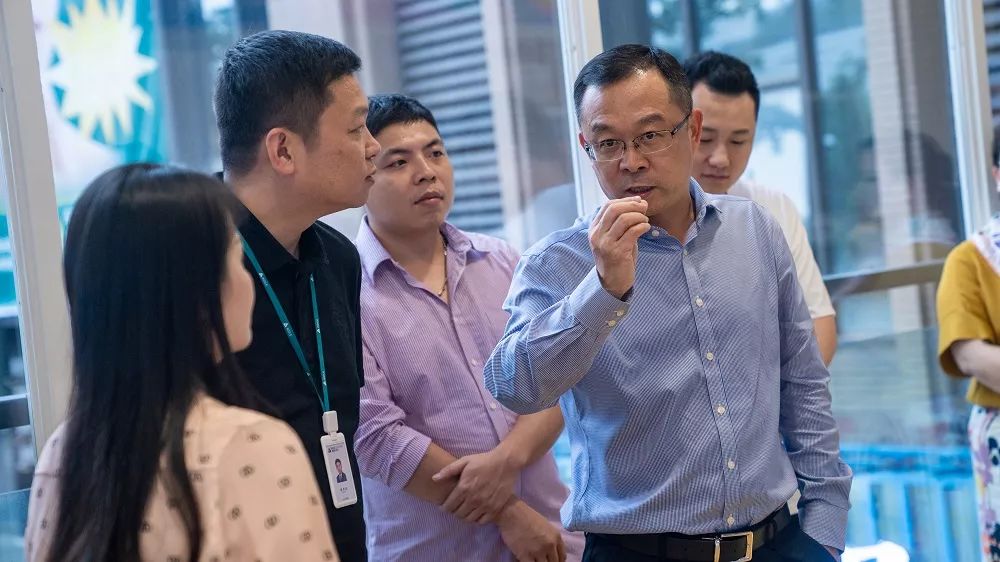 雅居乐教育集团董事长兼总裁刘同朋先生对乐鲸灵品牌寄予厚望,并对我