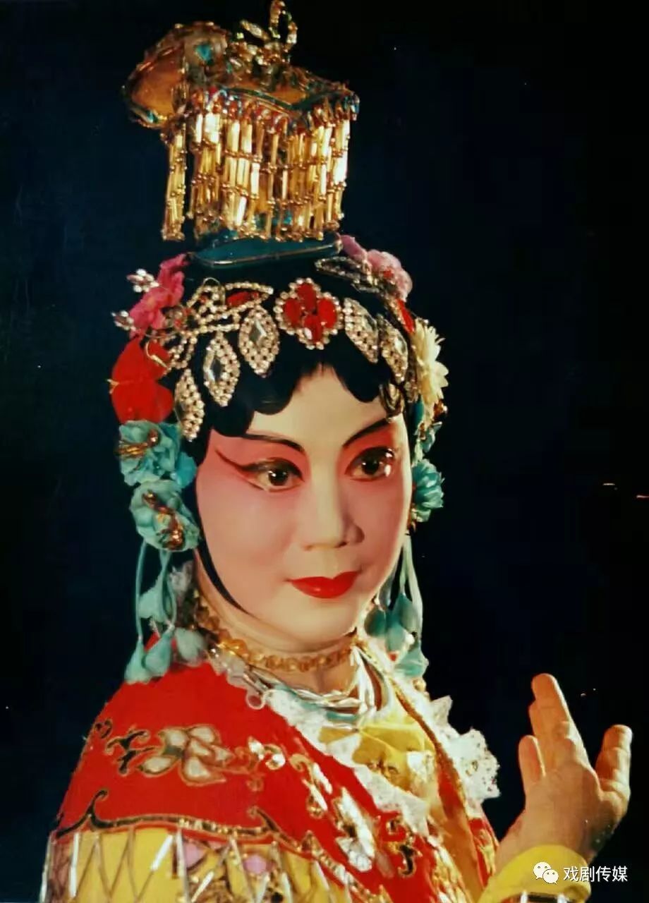 梨园风悦读从宝莲灯的剧情发展看齐花坦的艺术魅力的展示