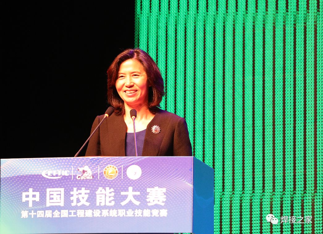 酒钢集团公司党委书记,董事长陈得信先生致辞.