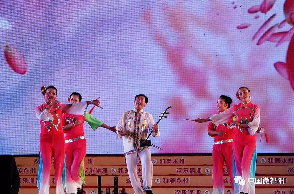 ����������һ����Ƭ����1700����ĳ�����һ����Ƭ��